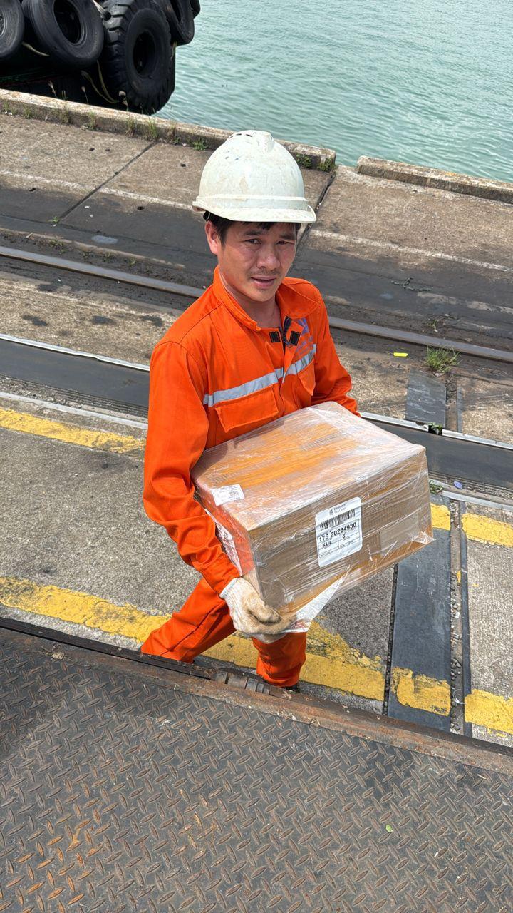 Customises Re Consol and Re Packing Services